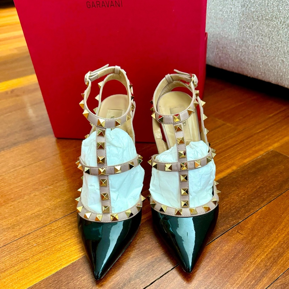 Valentino Rock Stud T Strap. Black and Tan